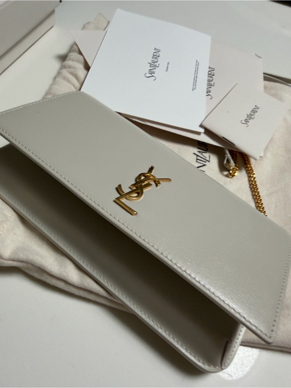 Yves Saint Laurent White Leather Chain bag/ phone holder with Gold YSL Logo - Picture 9 of 16